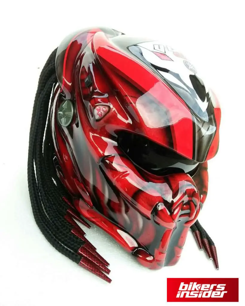 The iconic Predator comes to life in this motorcycle helmet.