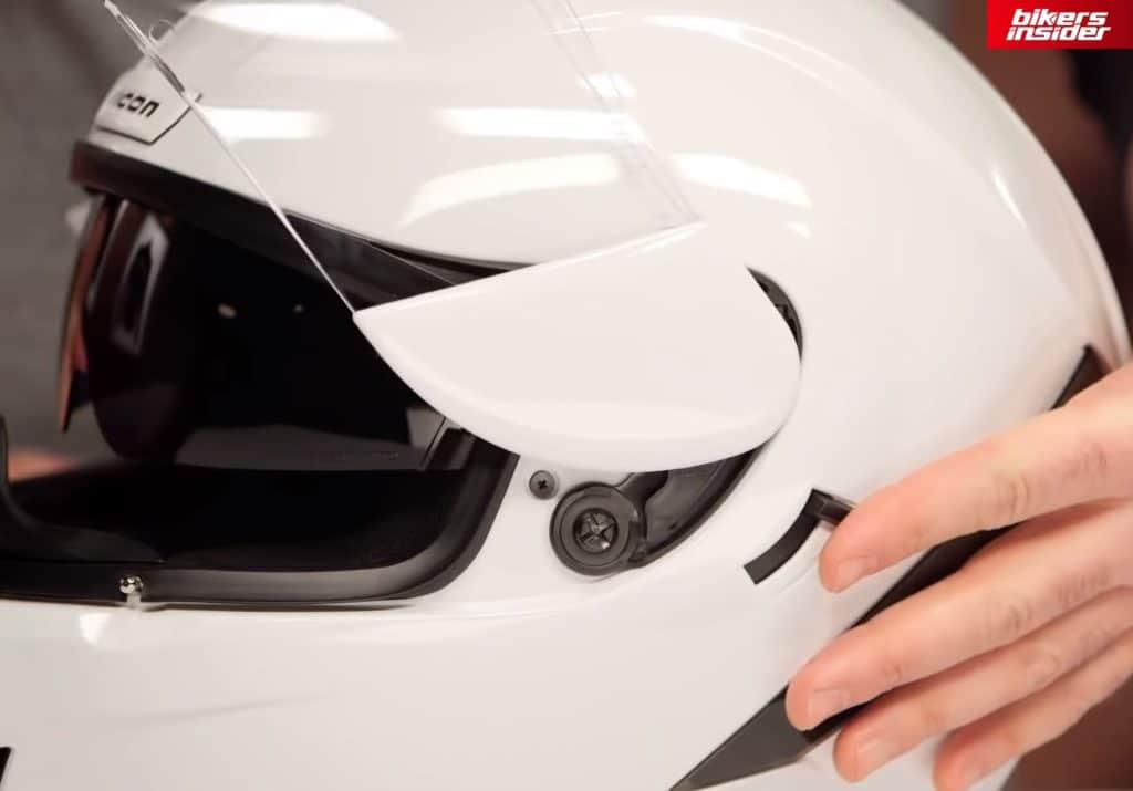 Icon Airform has side plates on its visor.