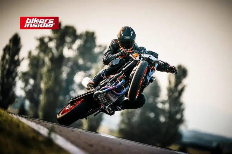 The Color Scheme of the 2022 KTM 890 Duke R Is Inspired by MotoGP.