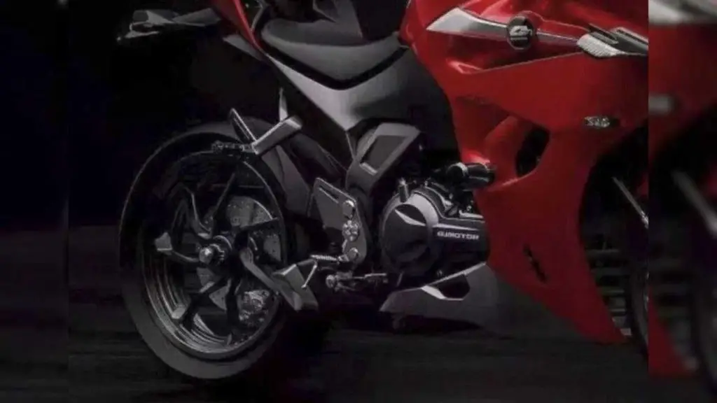 qj-motor-550cc-sportbike-swingarm